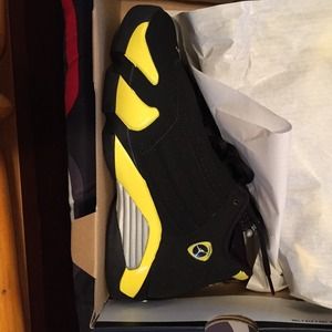 Air Jordan retro 14 the size is 4.5 y!