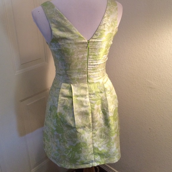 🆕🌸Beautiful Mint Cutout Dress🌸 - Picture 2 of 4