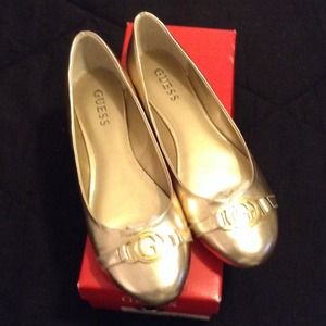 Guess gold flat shoes