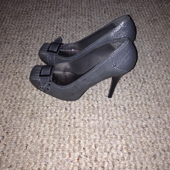 Size 7 Dollhouse heels - Picture 2 of 3