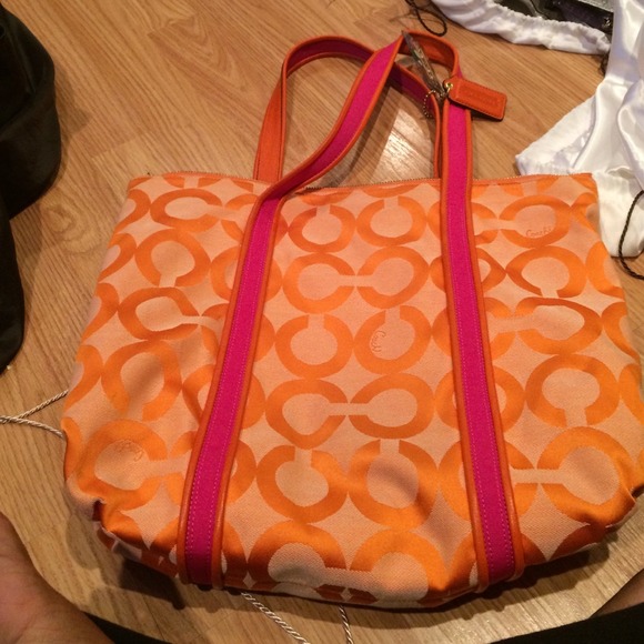 Coach Poppy purse - Picture 2 of 3