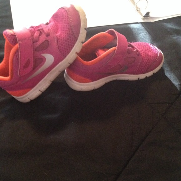 TODDLER NIKE SHOES