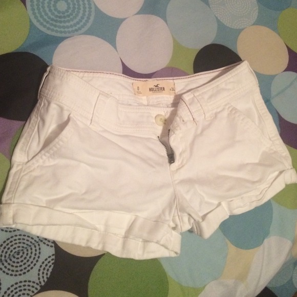 🚫SOLD🚫 White Hollister Shorts