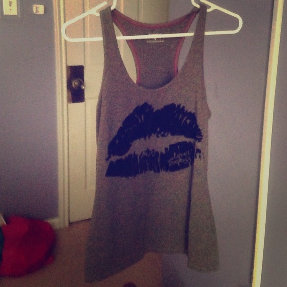 Express lips tank