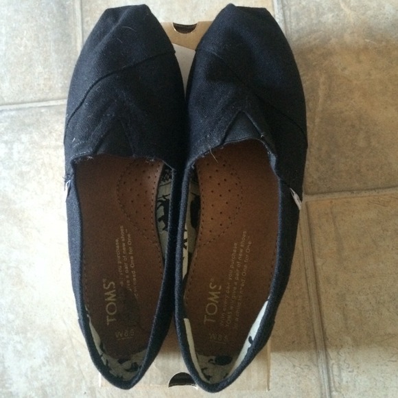 TOMS Shoes - Black toms