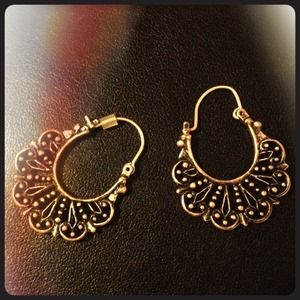 Silver earrings with metal detail