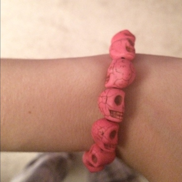 💕skull candy bracelet💕