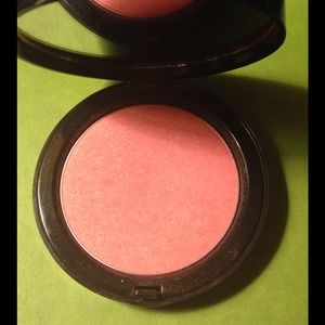 Authentic Bobbi Brown Bronzing Powder - Maui