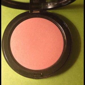 Authentic Bobbi. Brown Bronzing Powder - Antigua