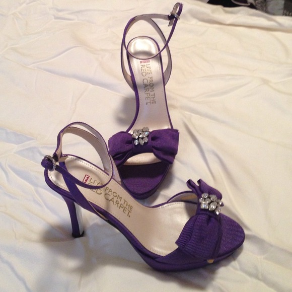 Gorgeous and sexy! Purple heels!