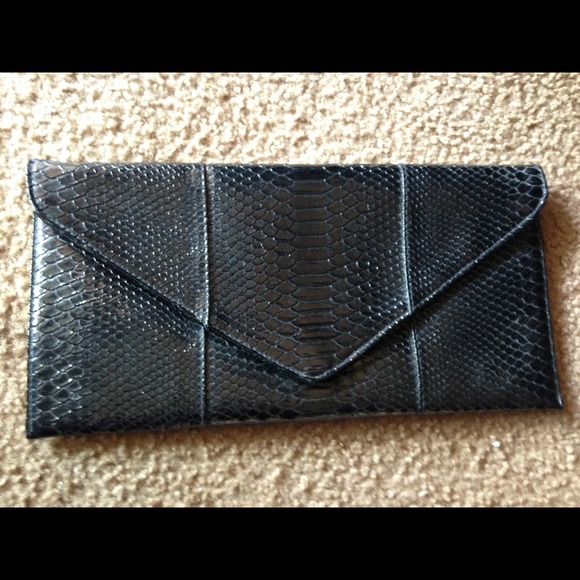 Black clutch