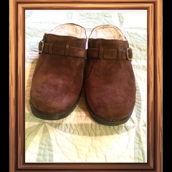 Authentic Lila clog UGGS size 7