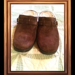 Authentic Lila clog UGGS size 7