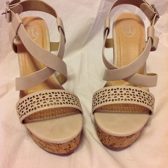 ❌SOLD❌nude beige strappy sandals - Picture 2 of 3