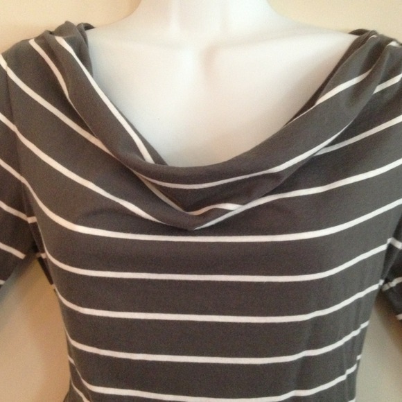 🎉SOLD🎉GAP grey and white striped shirt - Picture 3 of 3