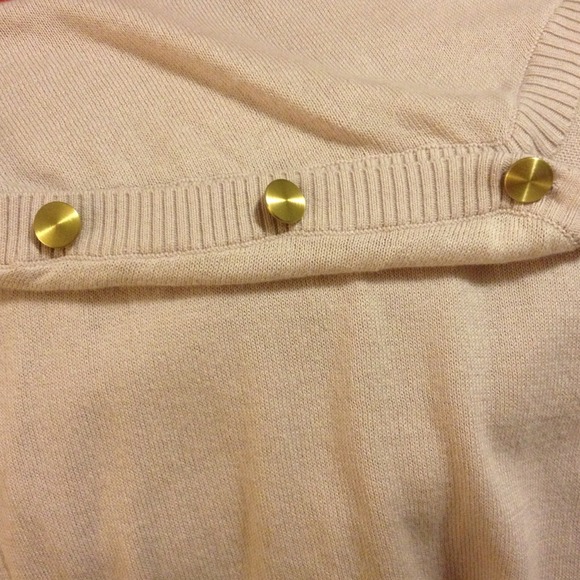 🎉SOLD🎉GAP Shirt w/gold buttons- Like New! - Picture 4 of 4
