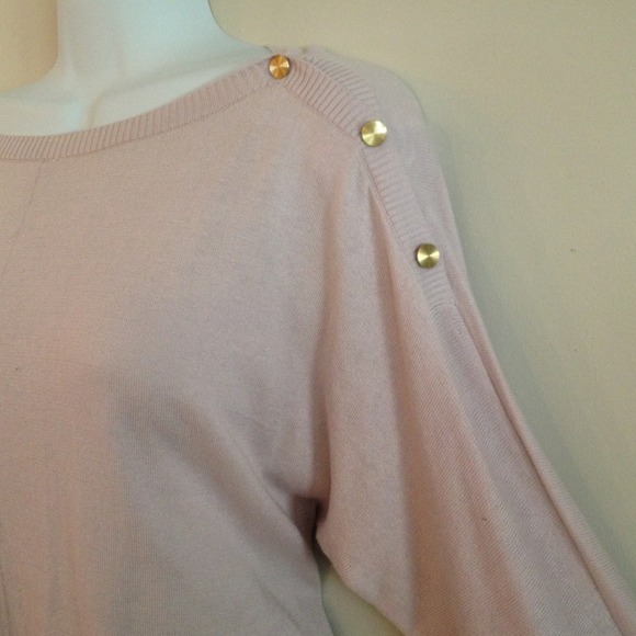 🎉SOLD🎉GAP Shirt w/gold buttons- Like New! - Picture 3 of 4
