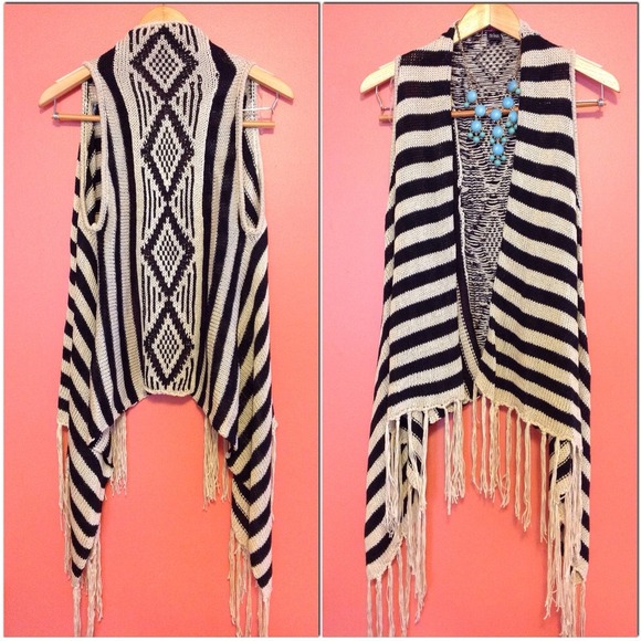 ❌BUNDLED❌Aztec fringed sweater vest cardigan - Picture 4 of 4