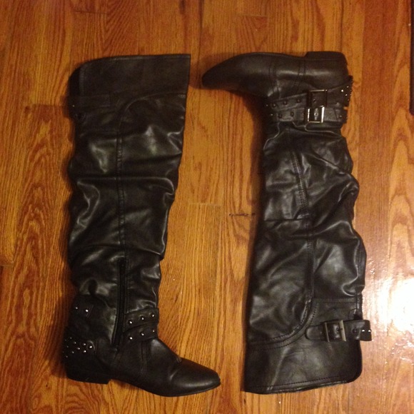 Sexy flat black over-the-knew boots. Stay warm!
