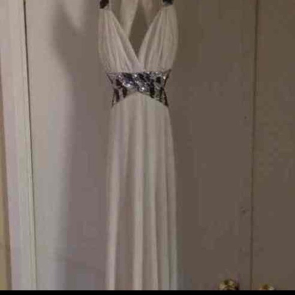 Dresses & Skirts - Beautiful prom dress