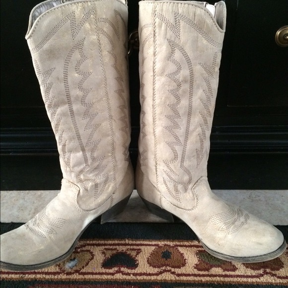 ✳️SOLD✳️Beautiful tan with shimmer cowgirl boots - Picture 1 of 4