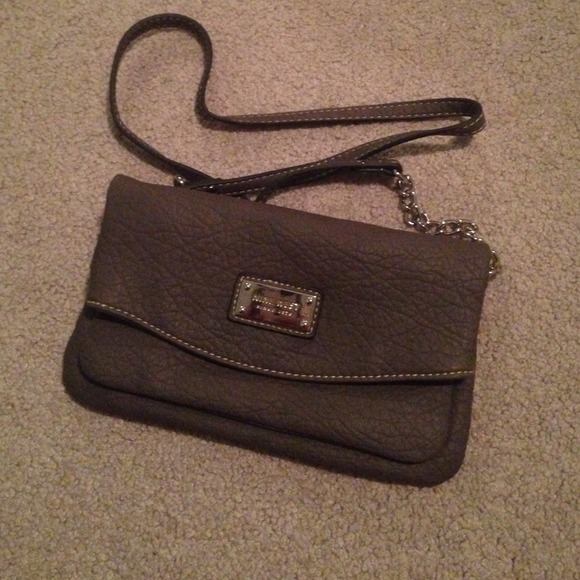 🚫 SOLD Grey Nine West cross body bag