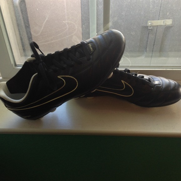 New nike women's soccer cleats