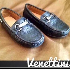 Toddler girls leather moccasin shoes.