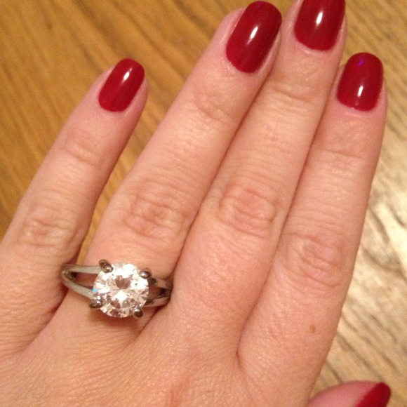 Fashion 'diamond engagement ring' - Picture 2 of 2