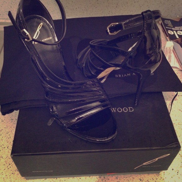 B Brian Atwood scrappy sandals size 6