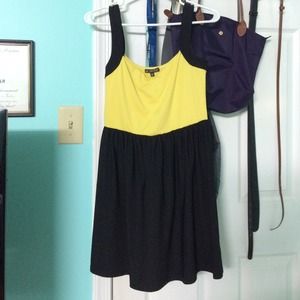 Yellow/black dress