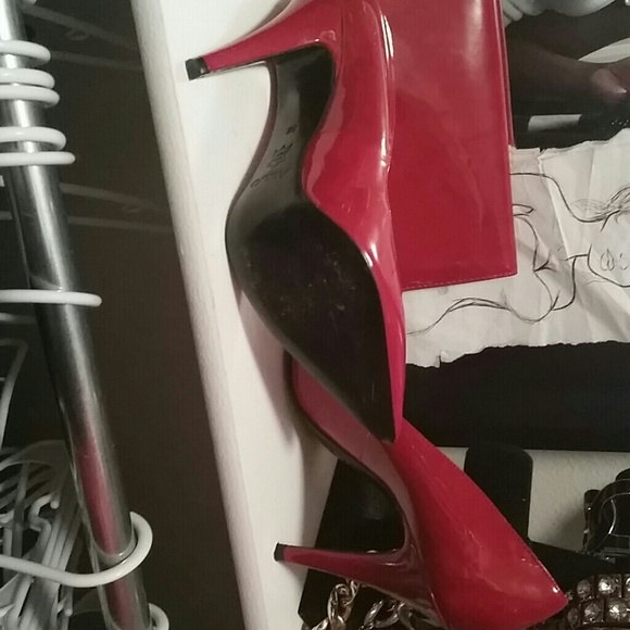 Red Pump - Picture 3 of 3