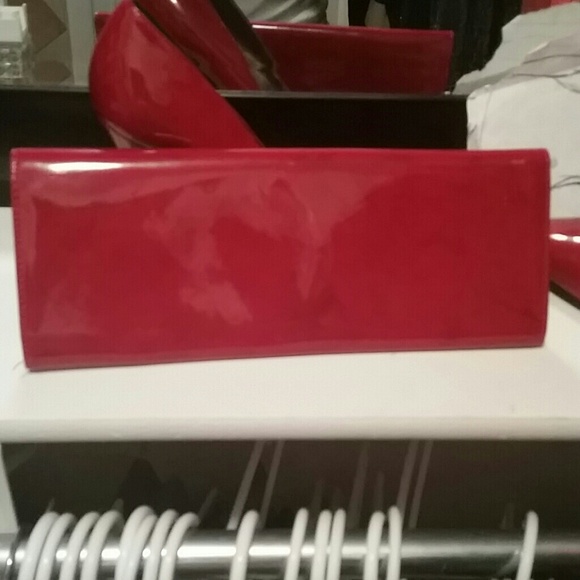 Red Clutch - Picture 3 of 3