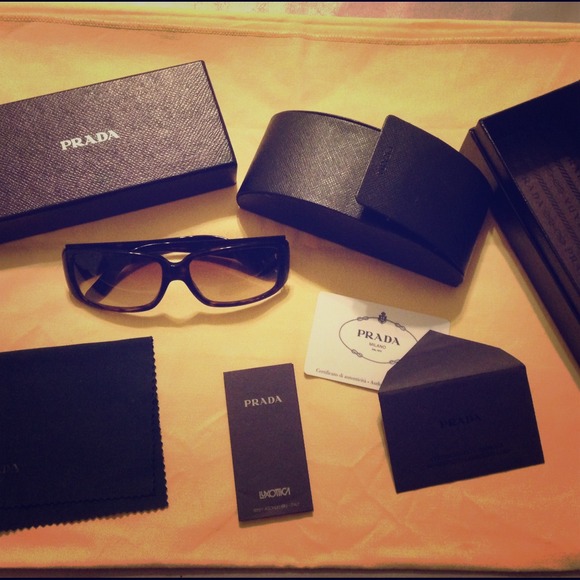 Prada Sunglasses 👓🔼