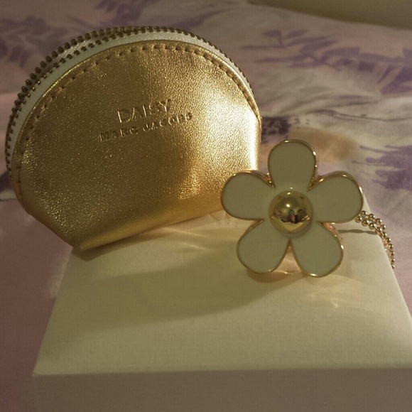 Marc Jacobs Daisy Flower Solid Perfume Ring