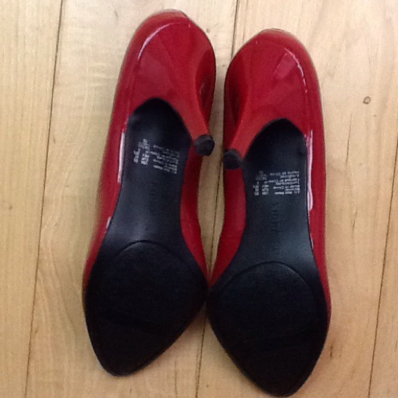 Hot Red Pump - Picture 3 of 4