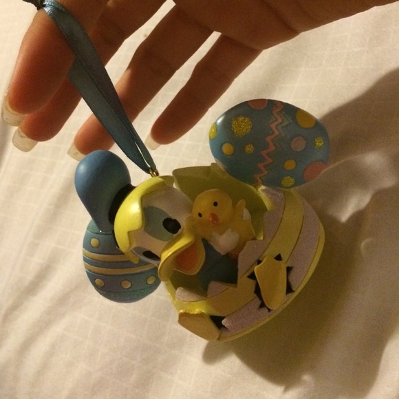 Disney Accessories - Donald baby duck ornament