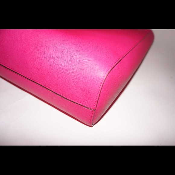 Michael Kors Jet Set Raspberry Tote - Picture 2 of 4