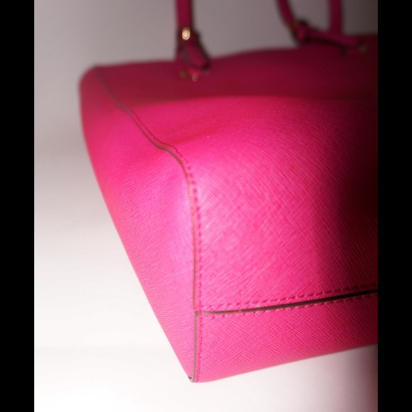 Michael Kors Jet Set Raspberry Tote - Picture 3 of 4