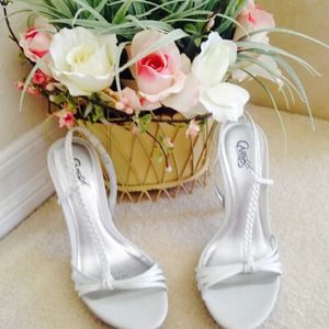 New Carlos Santana white sandals  size 8