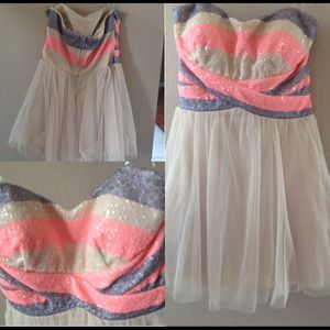 Homecoming dress! Worn once! Price is negotiable😊