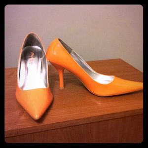 RESERVED  Shiney Neon Orange Pumps 7.5