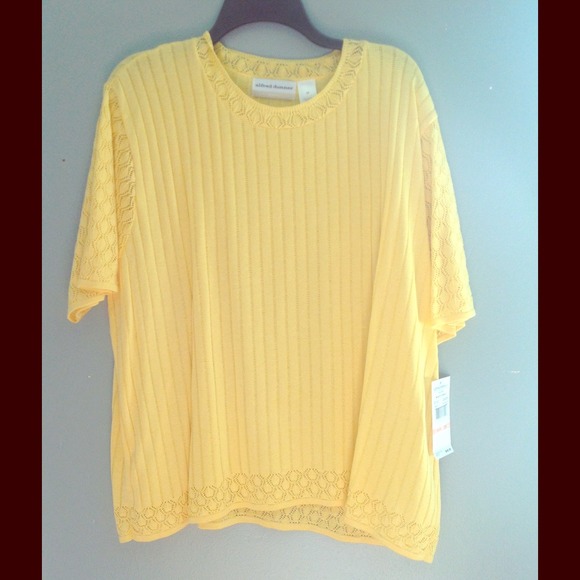 Never worn Yellow sweater like top.