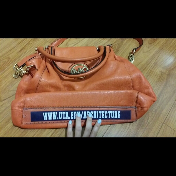 MK Micheal kors purse !!! Like new - Picture 3 of 4