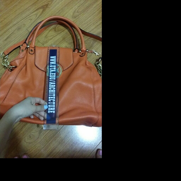 MK Micheal kors purse !!! Like new - Picture 4 of 4