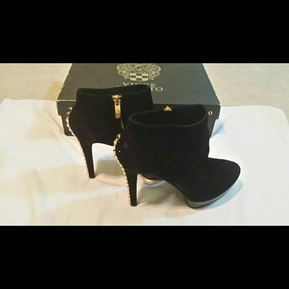 Vince Camuto Black suede booties size 7. 4" heel