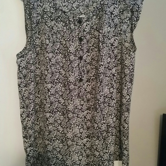 Loft sleeveless black/white top