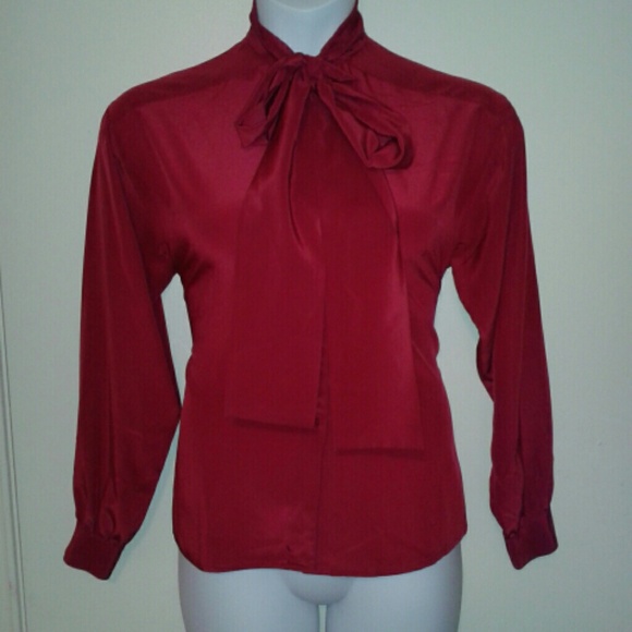 $8 w/ BUNDLE! Vintage Pussybow Top