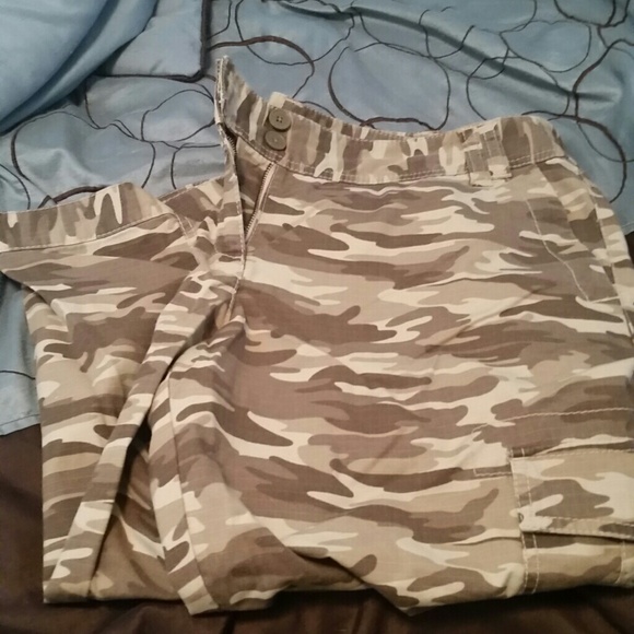 LOFT camo capris