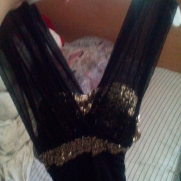 This is a night dress. It's short, black and gold. - Picture 2 of 3